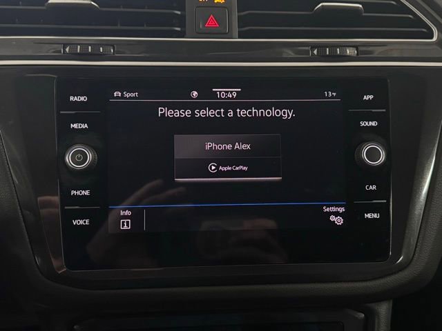 Used 2024 Volkswagen Tiguan SE image 32