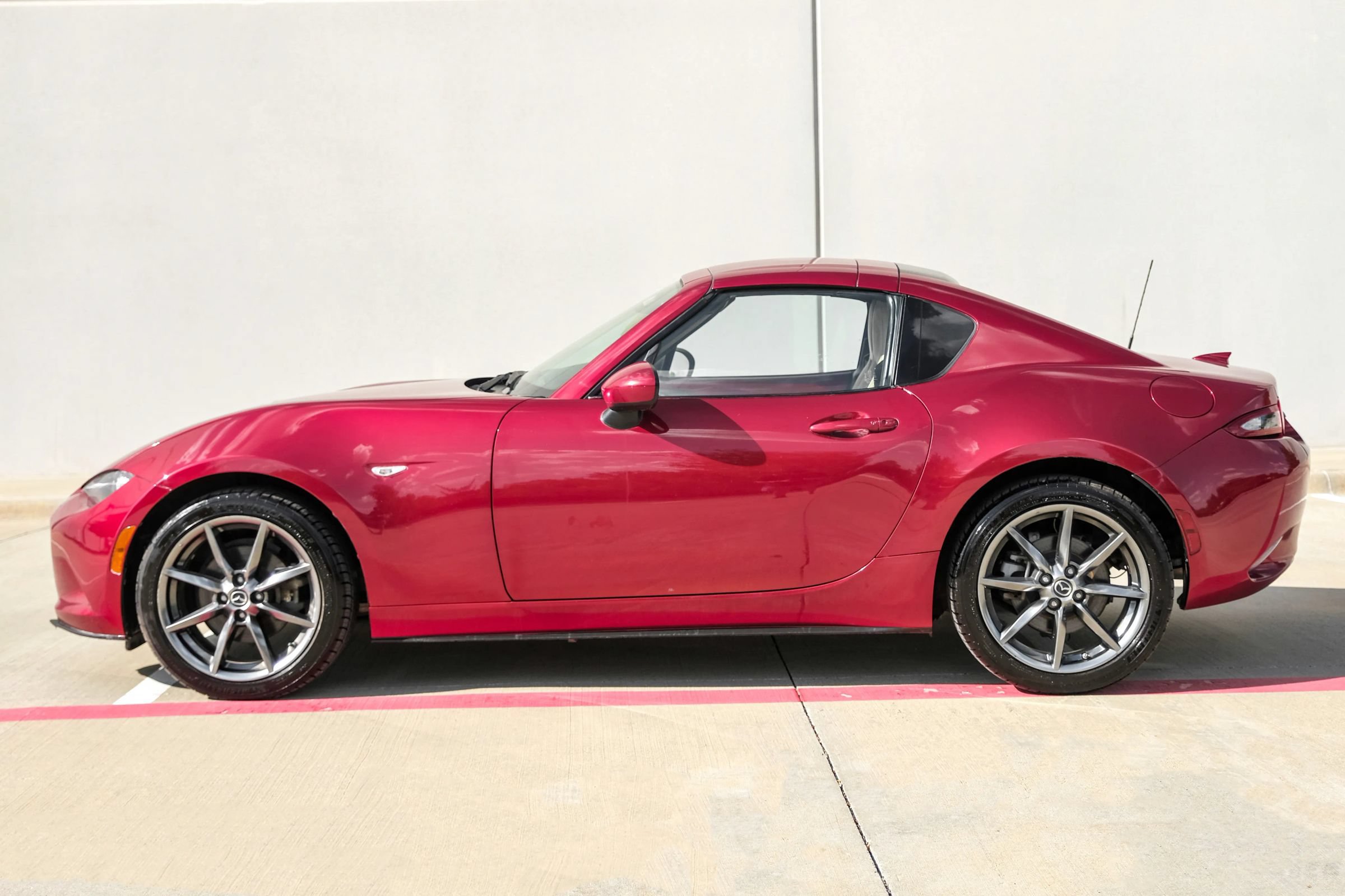 Used 2018 MAZDA MX-5 Miata RF Grand Touring RWD image 9