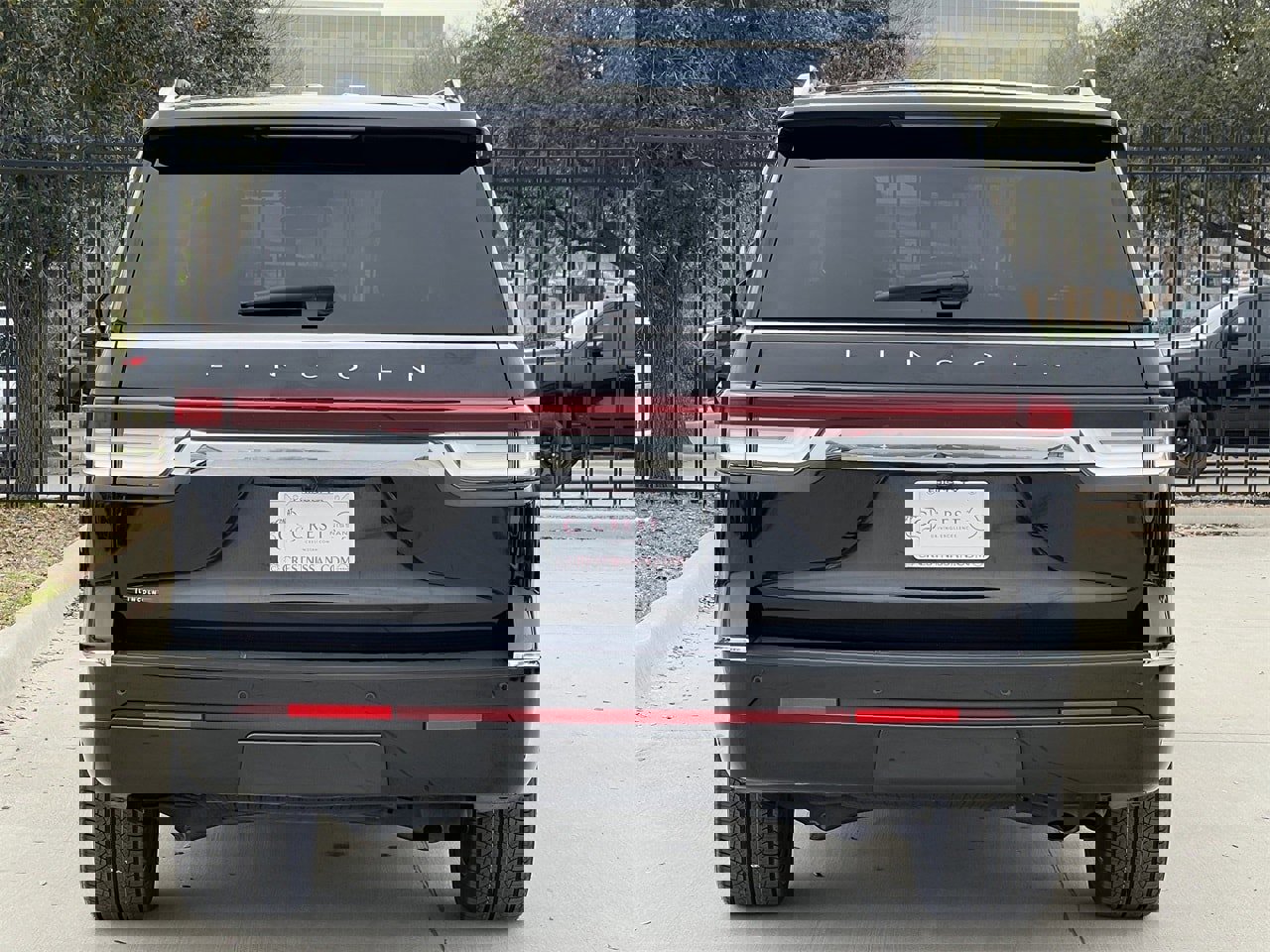 Used 2024 Lincoln Navigator Premiere image 5