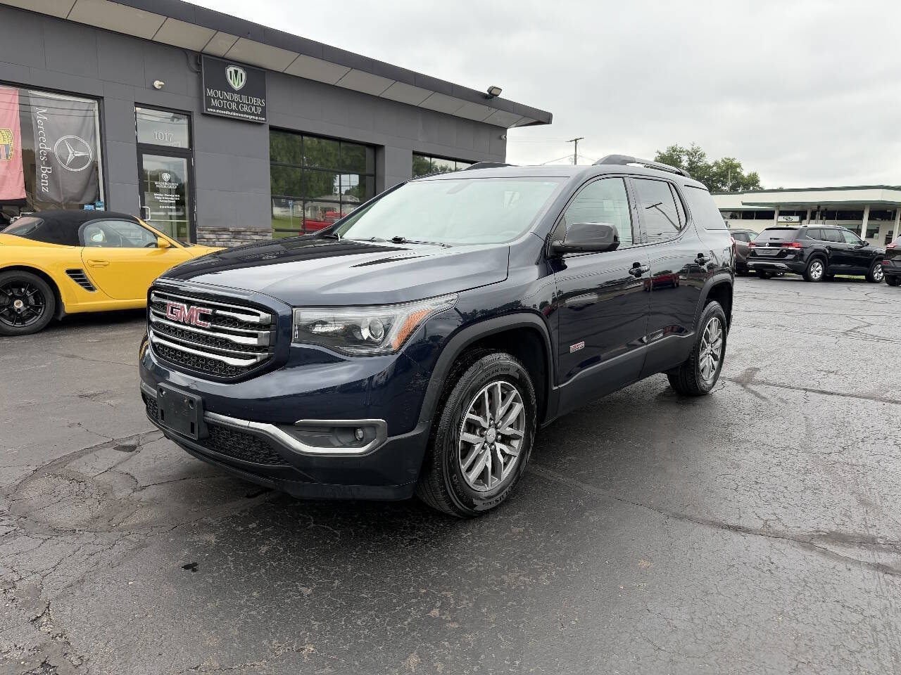 Used 2017 GMC Acadia SLE w/ Driver Alert Package I AWD/4WD image 2