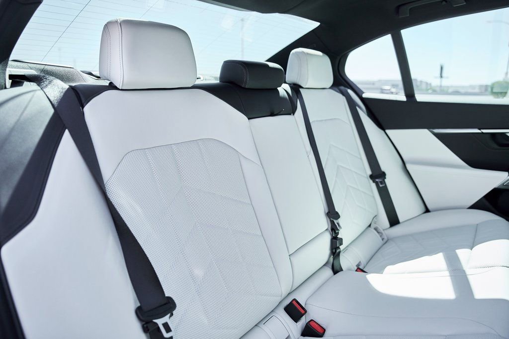 Used 2026 BMW 550e xDrive image 41