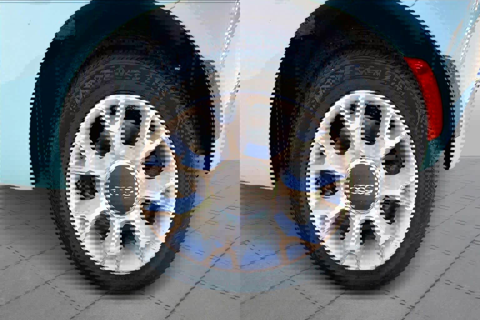 Used 2017 FIAT 500 Lounge image 10