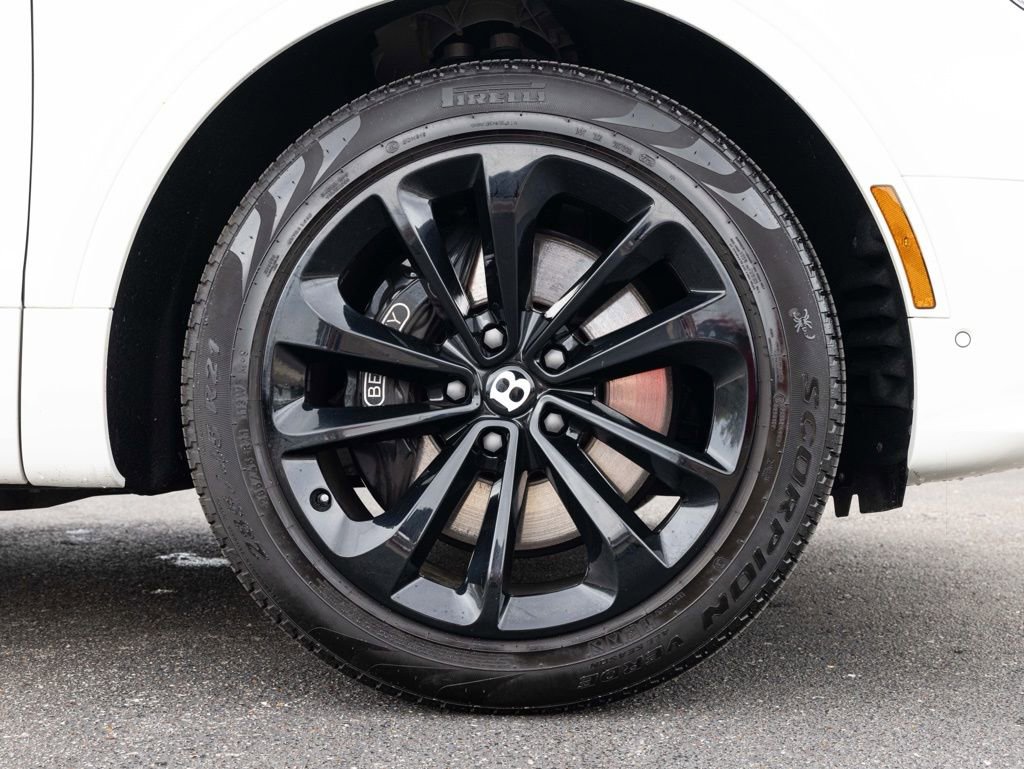 Used 2024 Bentley Bentayga image 6