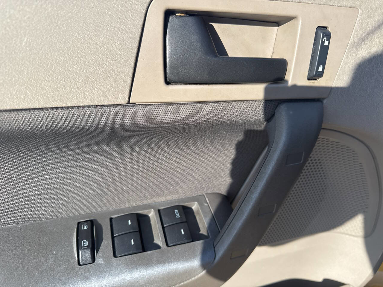 Used 2009 Ford Focus SE FWD image 8