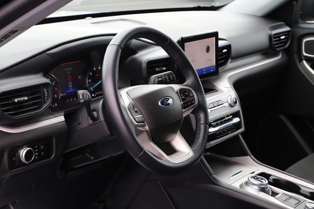 Used 2023 Ford Explorer XLT AWD/4WD image 11