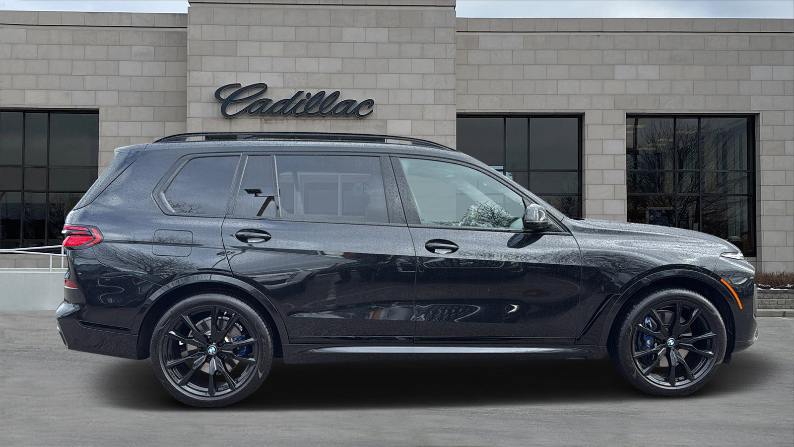 Used 2023 BMW X7 xDrive40i w/ Executive Package image 2