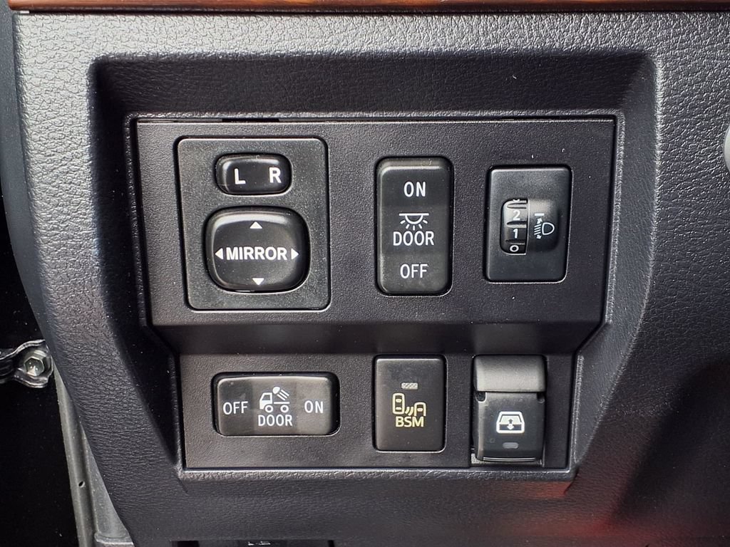Used 2017 Toyota Tundra Limited w/ Limited Premium Package AWD/4WD image 6
