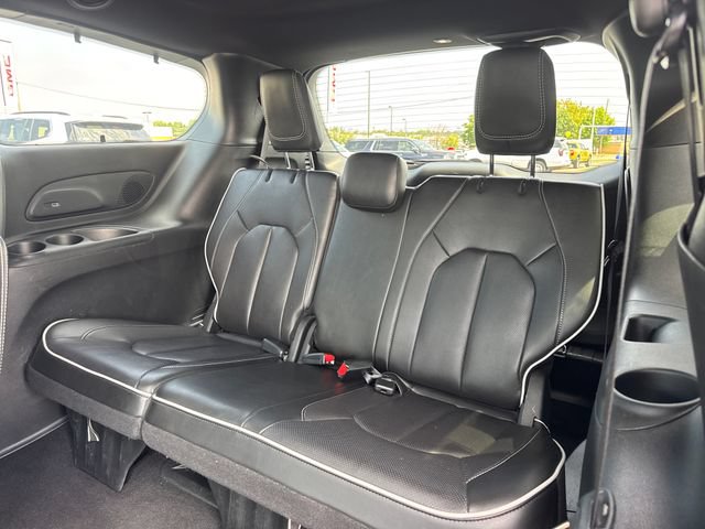 Used 2025 Chrysler Pacifica Limited FWD image 12
