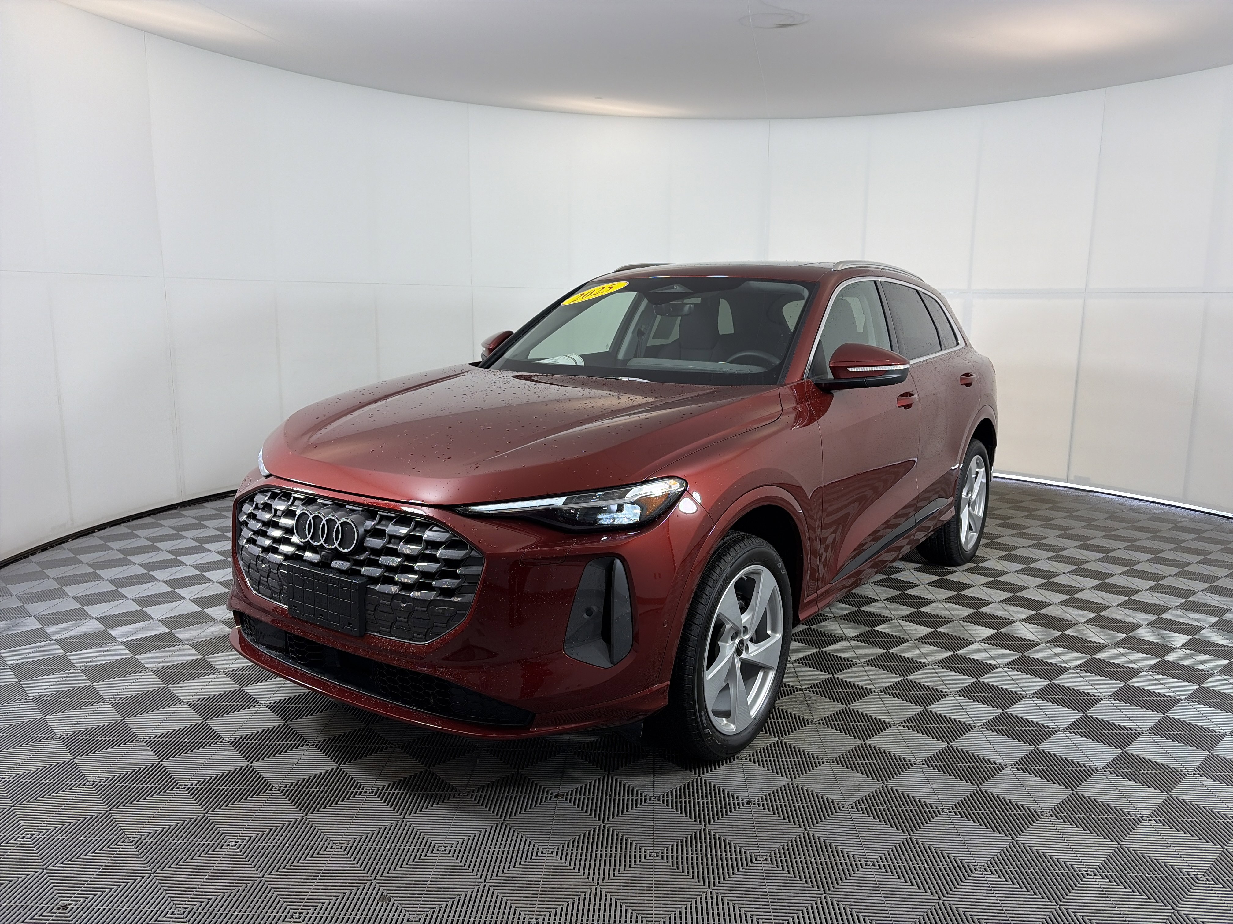 Used 2025 Audi Q5 Premium Plus w/ Premium Plus image 2