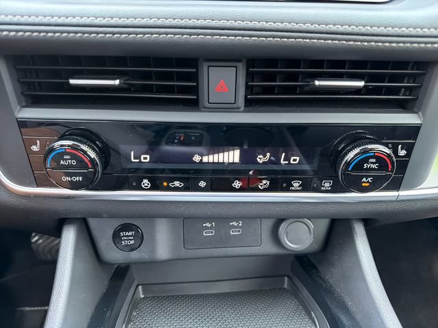 Used 2024 Nissan Rogue SV w/ SV Premium Package AWD/4WD image 14