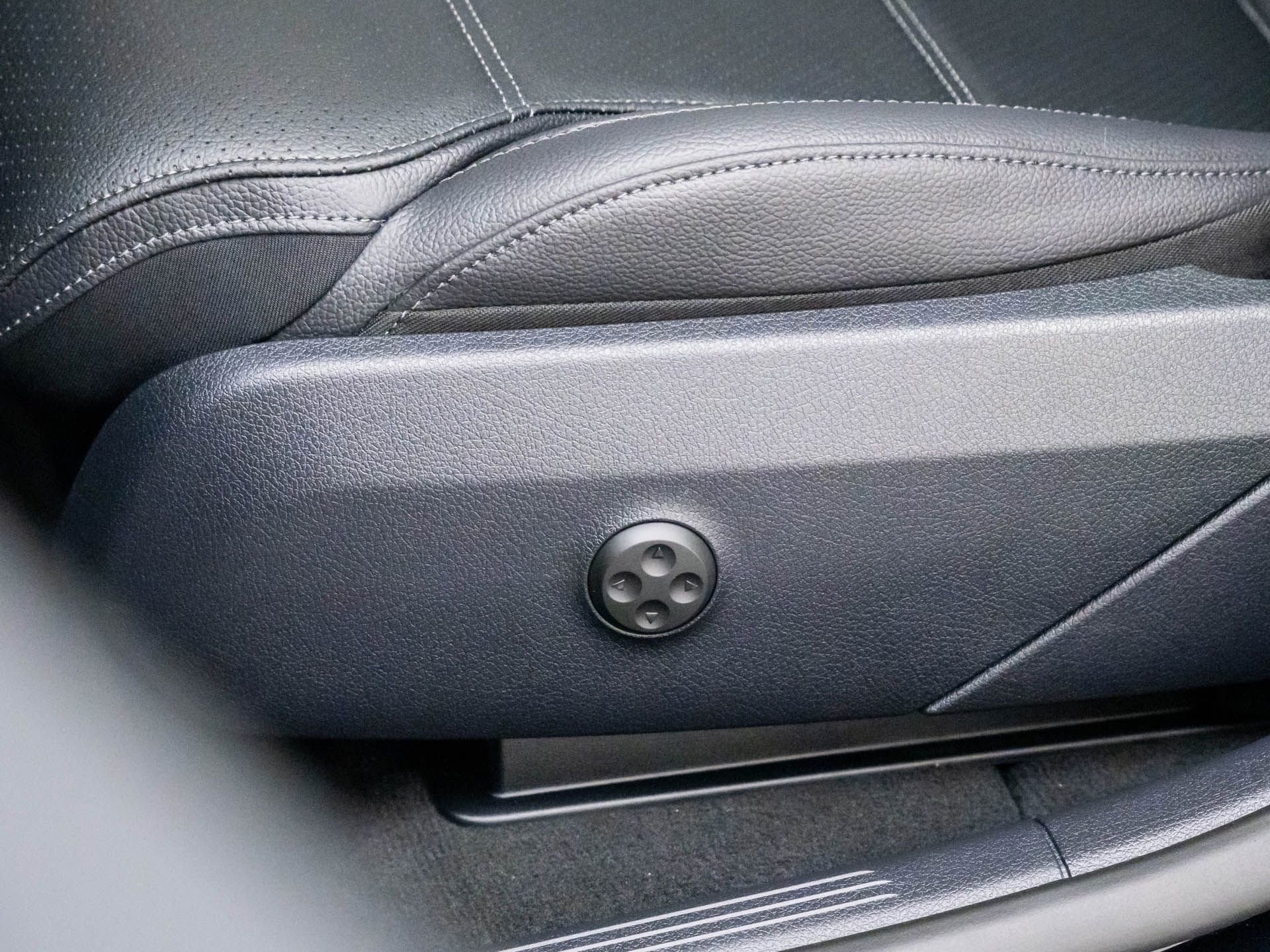 New 2025 Mercedes-Benz GLC 300 4MATIC image 26