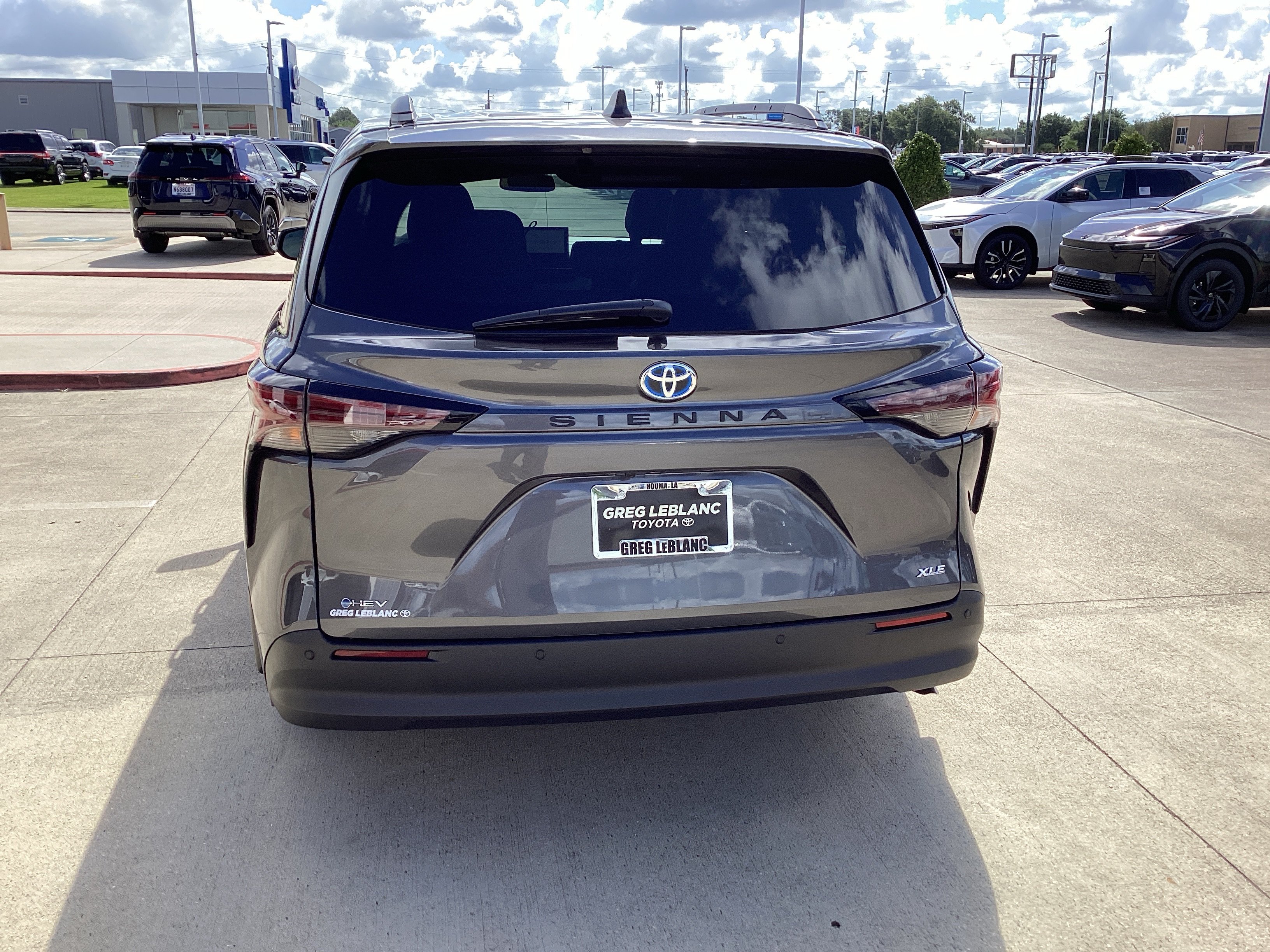 Used 2025 Toyota Sienna XLE w/ XLE Plus Package FWD image 6