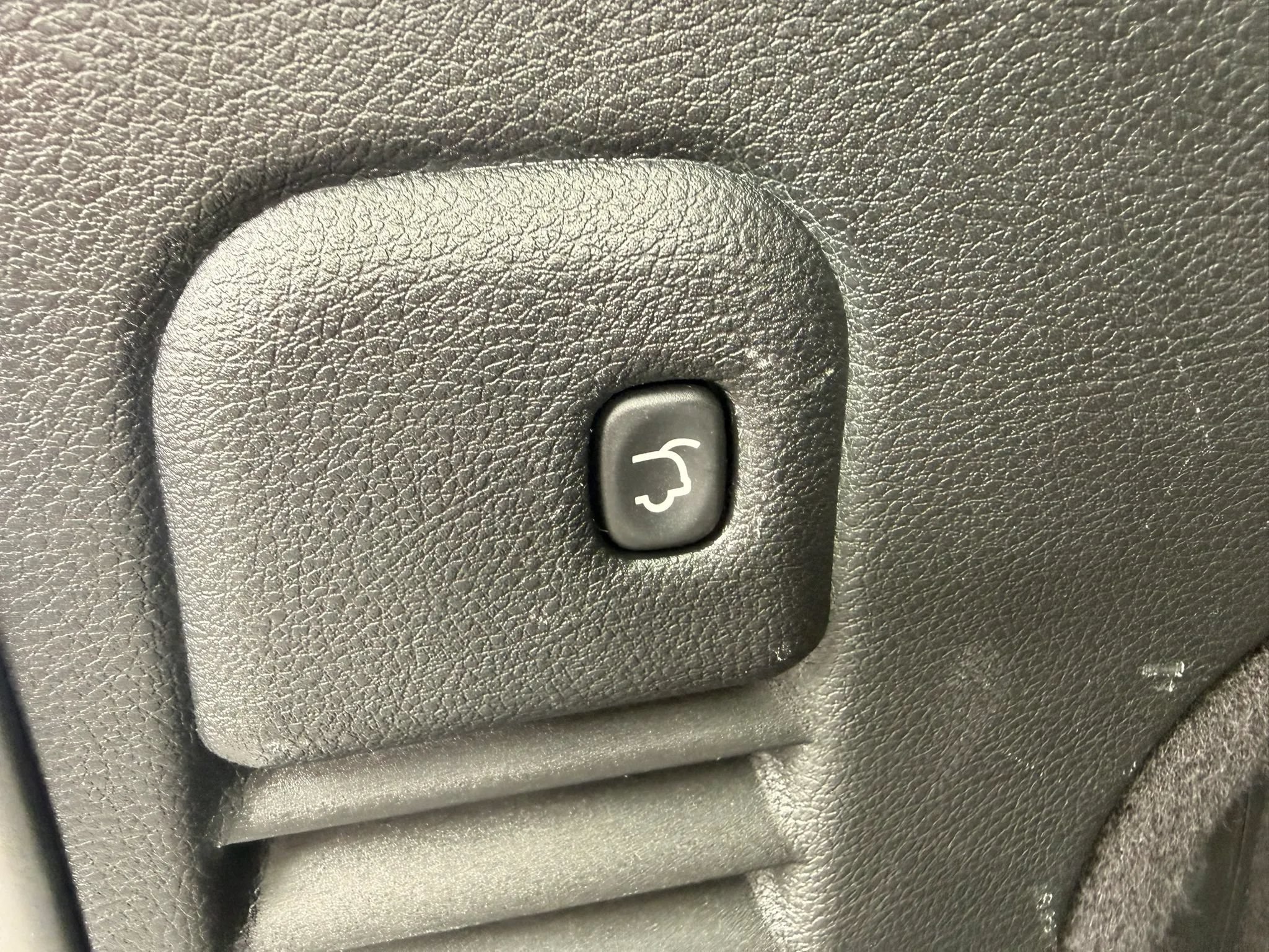 Used 2014 Jeep Grand Cherokee Overland AWD/4WD image 31