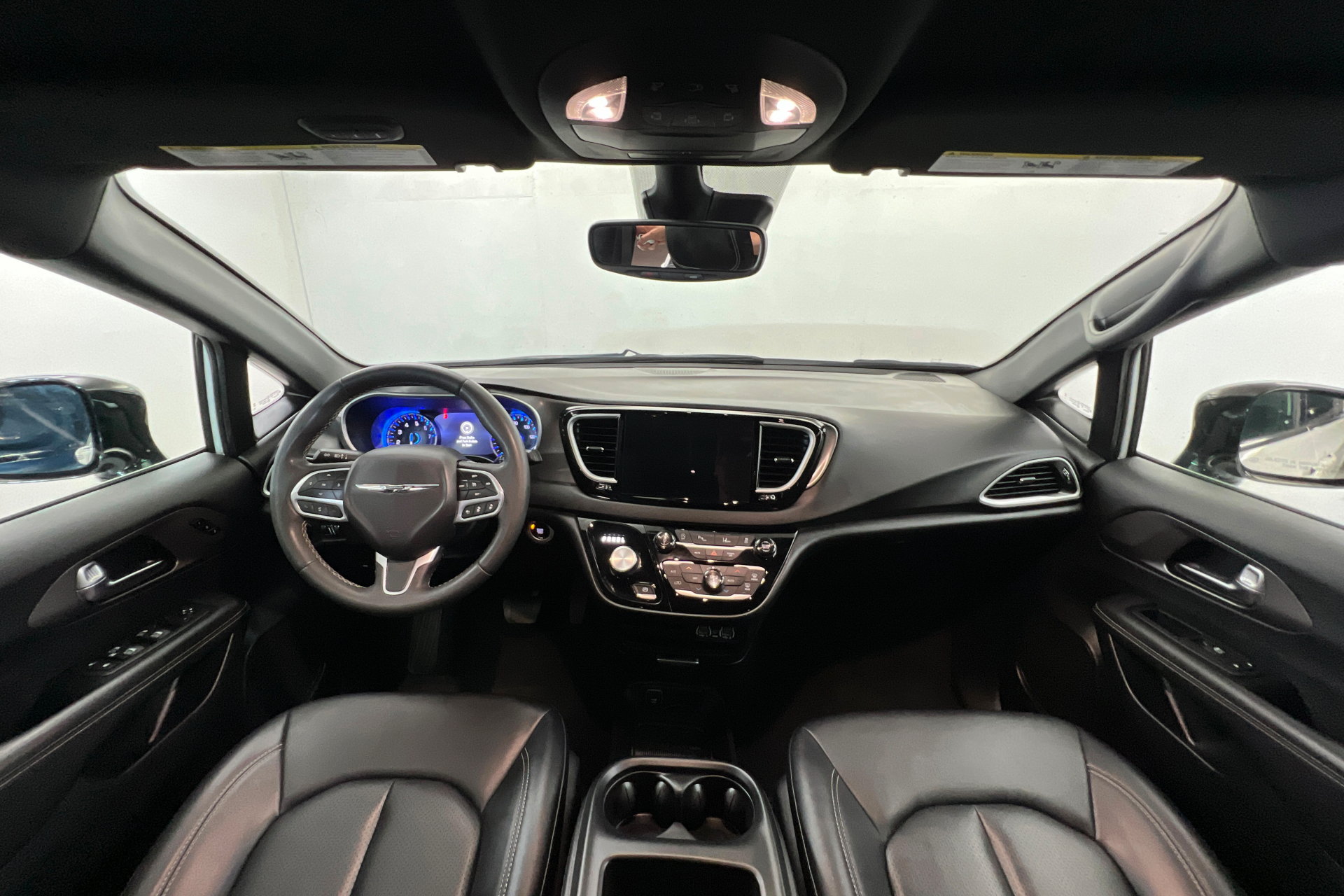 Certified 2025 Chrysler Pacifica Select FWD image 9