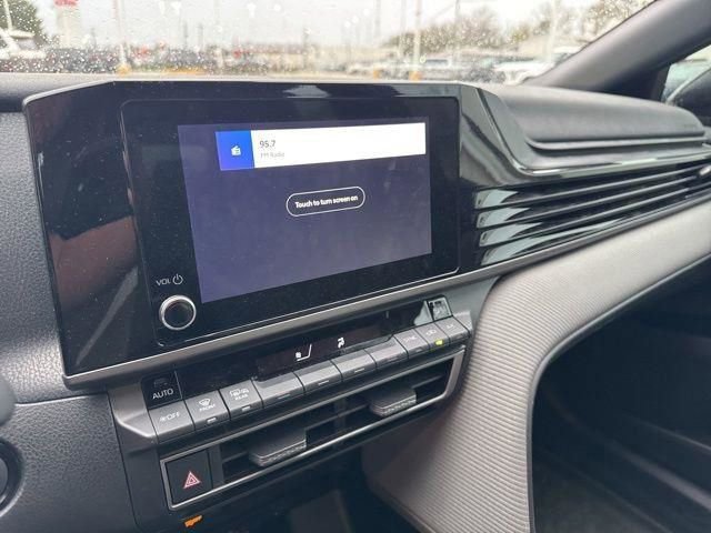 Used 2025 Toyota Camry SE image 32