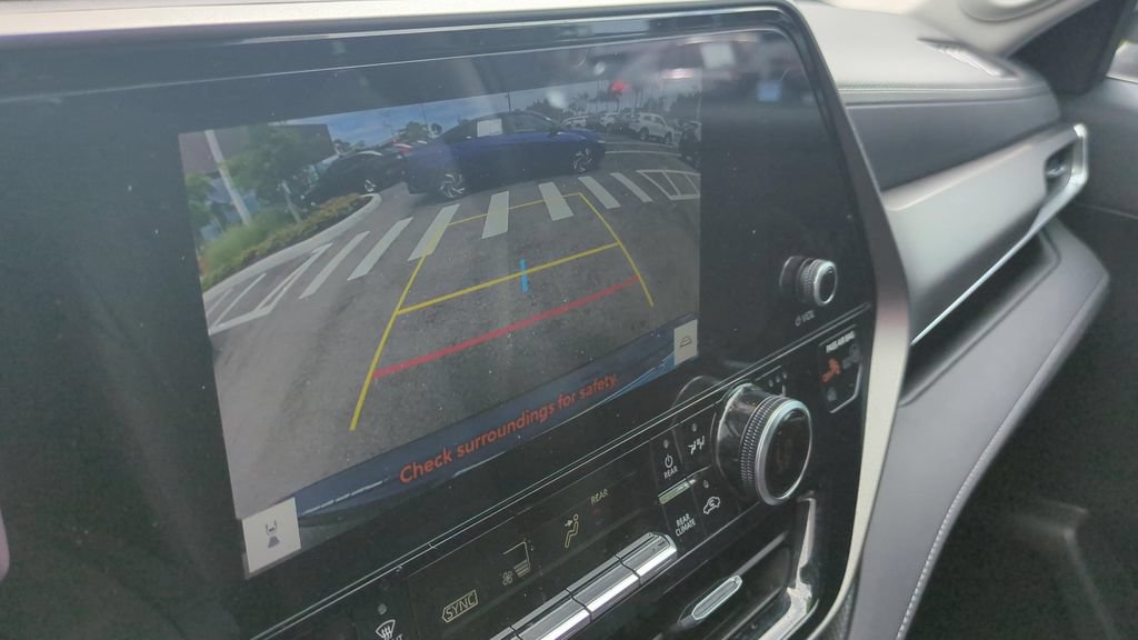Used 2024 Toyota Highlander Limited FWD image 22