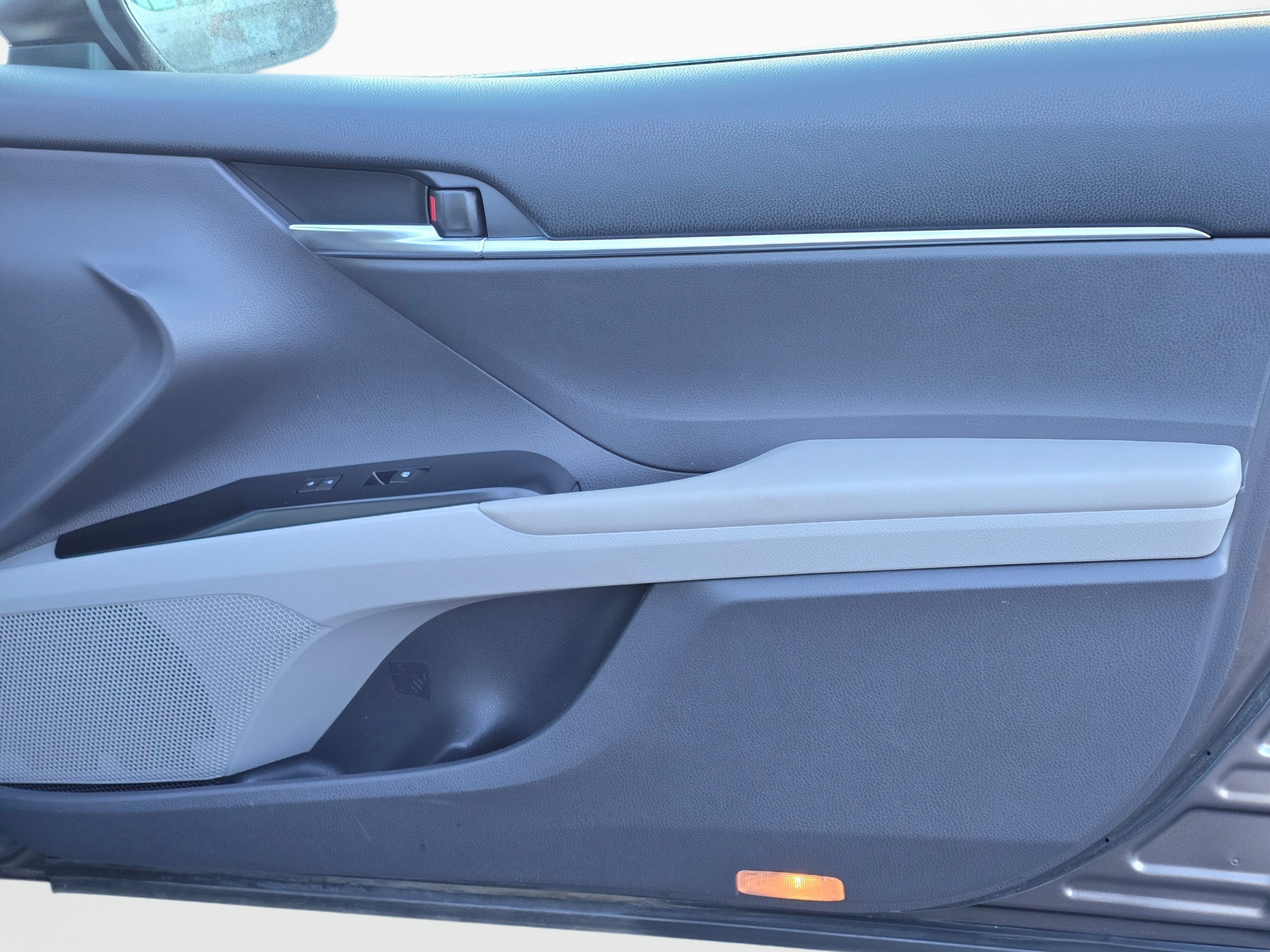Used 2018 Toyota Camry LE w/ Moonroof Package FWD image 27