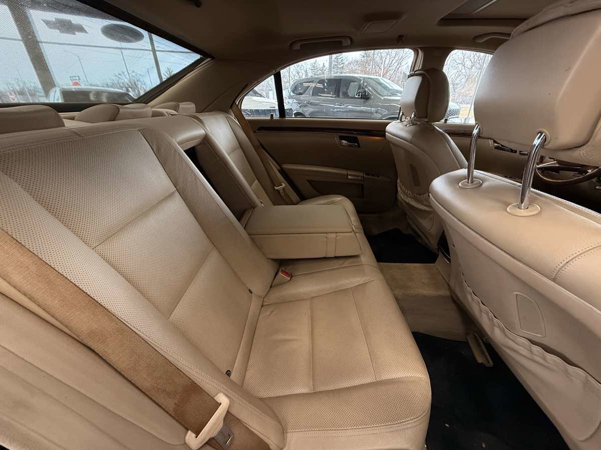 Used 2010 Mercedes-Benz S 550 4MATIC Sedan image 30