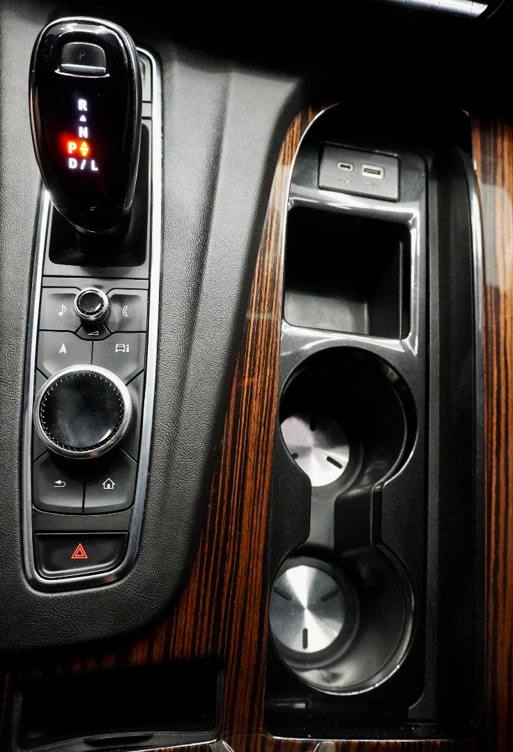 Used 2022 Cadillac Escalade ESV Premium Luxury AWD/4WD image 22