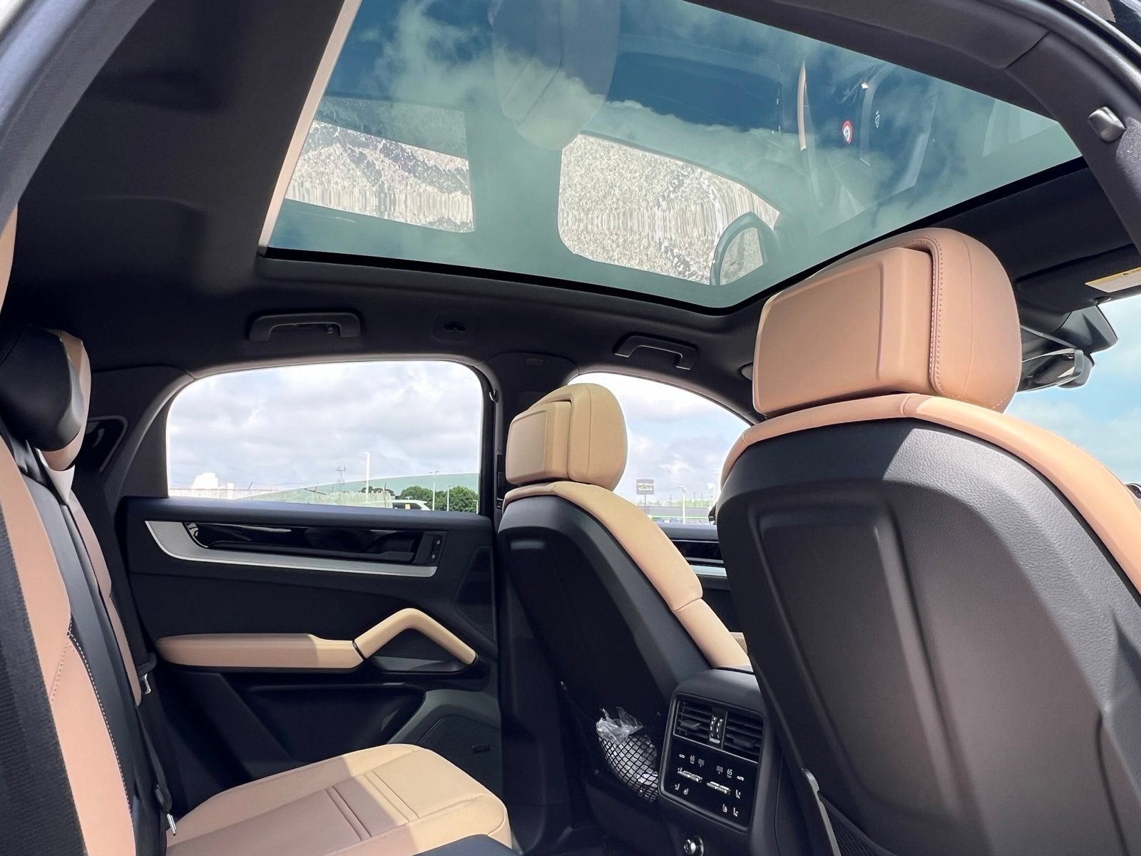 New 2026 Porsche Cayenne Coupe AWD/4WD image 23