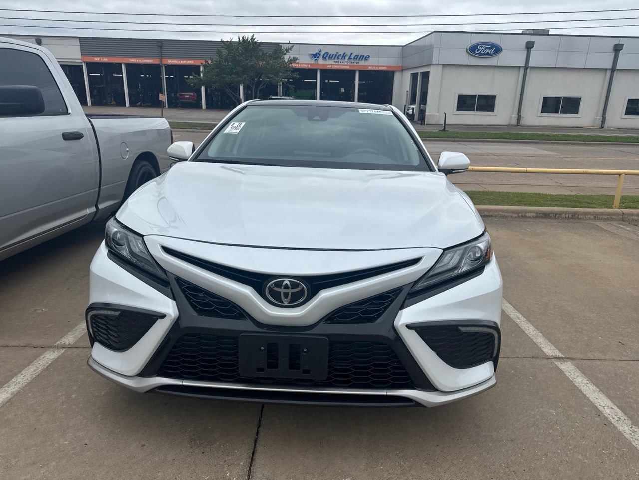 Used 2023 Toyota Camry XSE FWD image 2