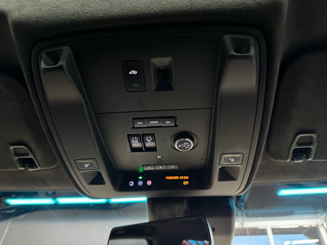 Used 2019 Cadillac Escalade ESV Platinum image 35