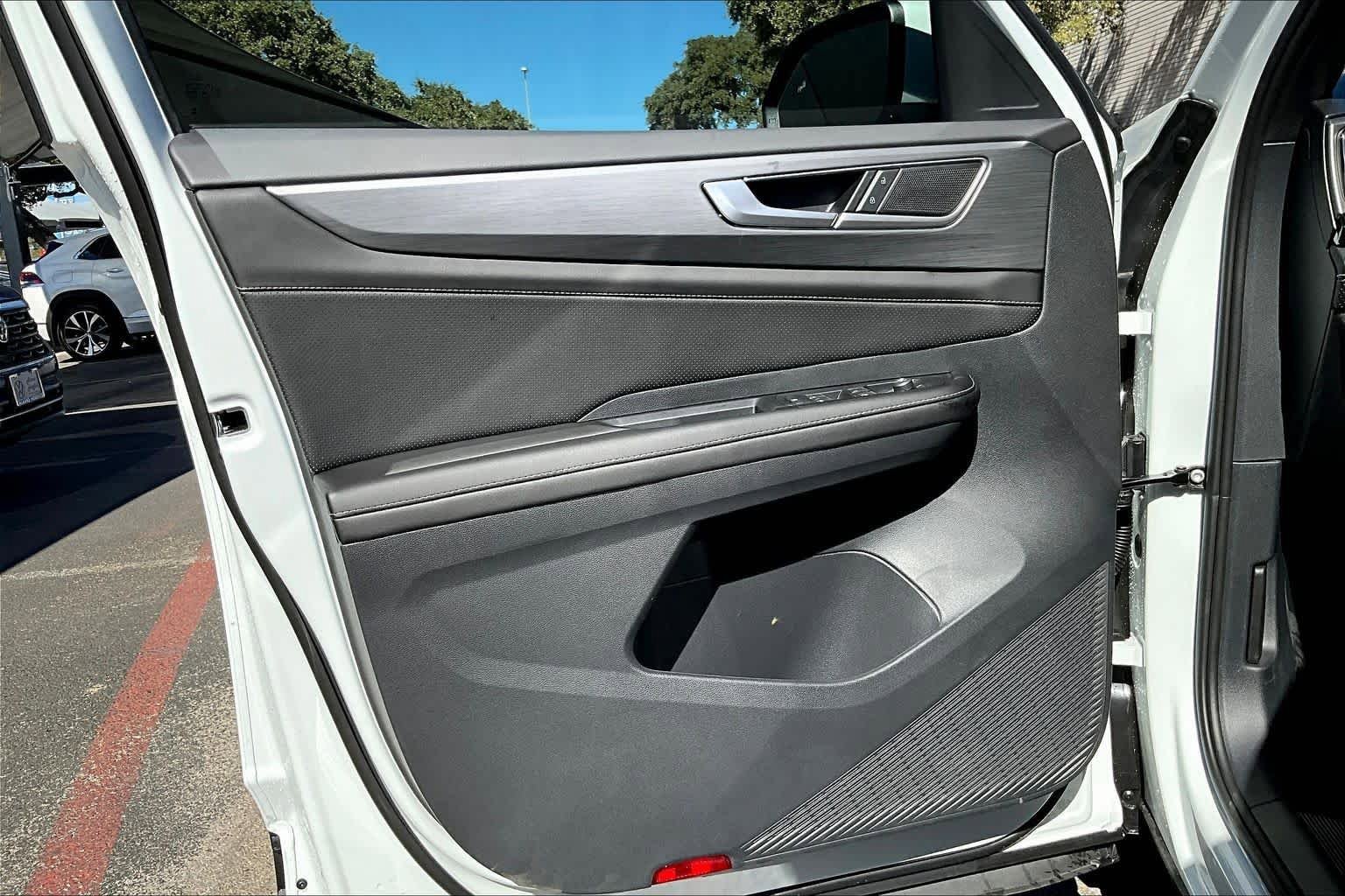 New 2026 Volkswagen Atlas Cross Sport SE FWD image 10