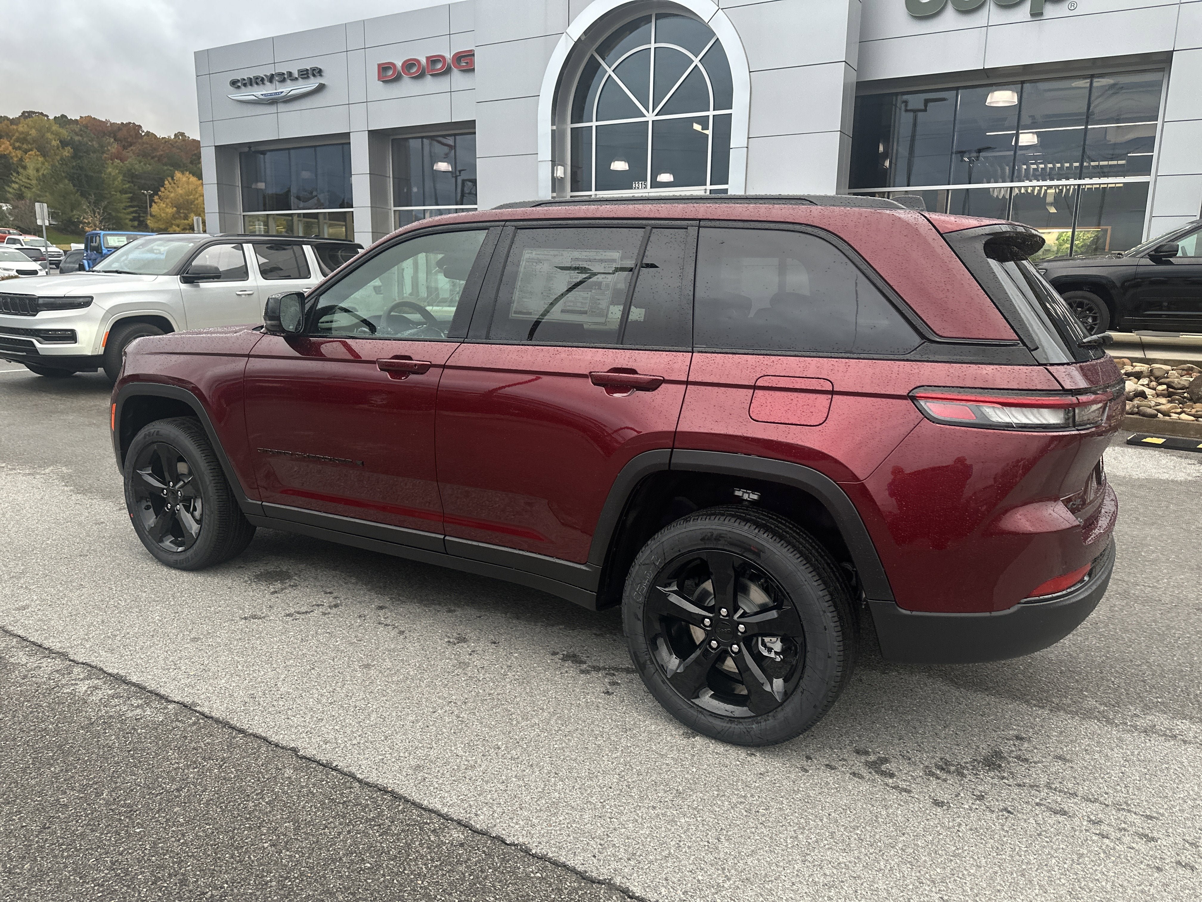 New 2025 Jeep Grand Cherokee Altitude AWD/4WD image 10