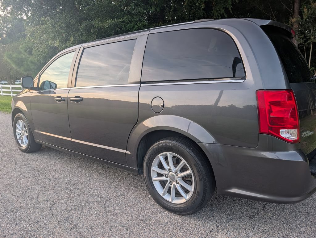 Used 2020 Dodge Grand Caravan SXT FWD image 3