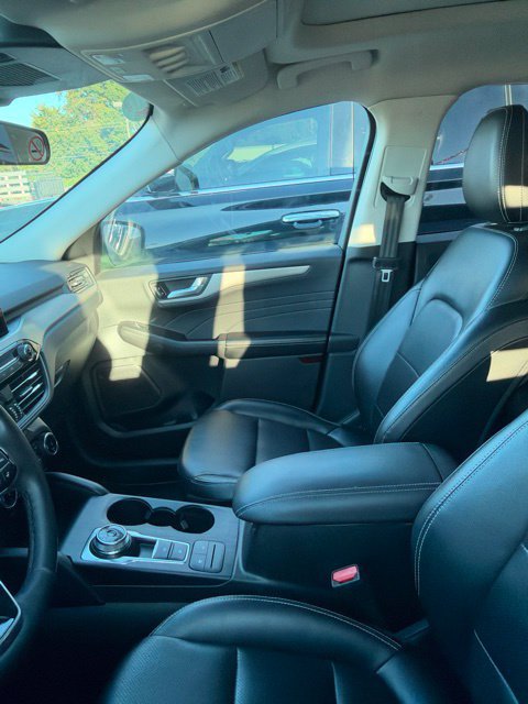 Used 2022 Ford Escape SEL w/ Technology Package FWD image 2