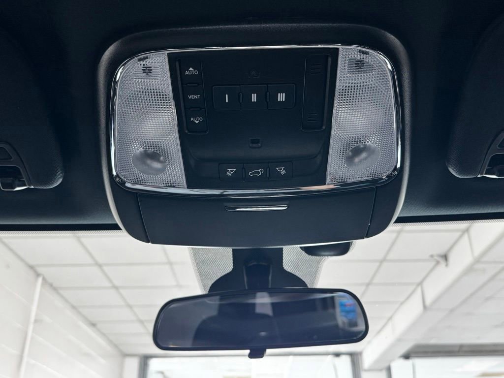 Used 2021 Jeep Grand Cherokee Laredo X AWD/4WD image 19