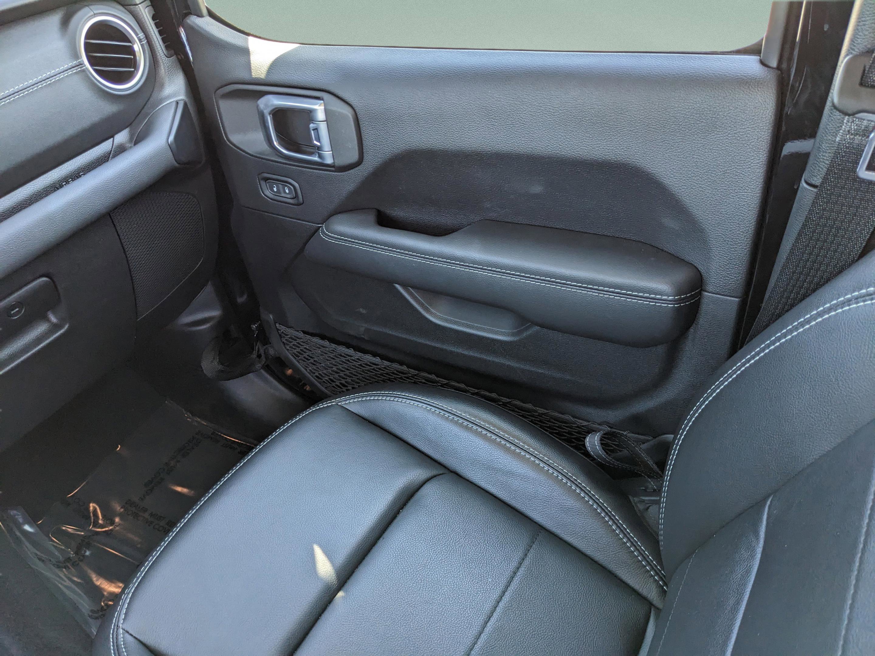 Used 2022 Jeep Wrangler Unlimited Sahara image 16