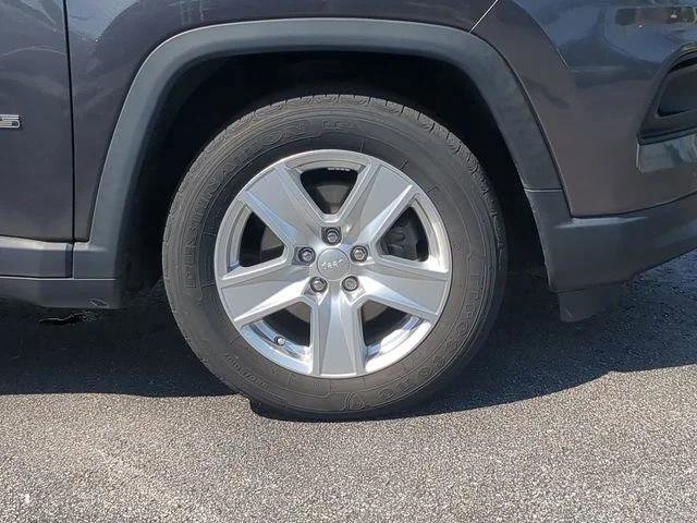 Certified 2022 Jeep Compass Latitude FWD image 11