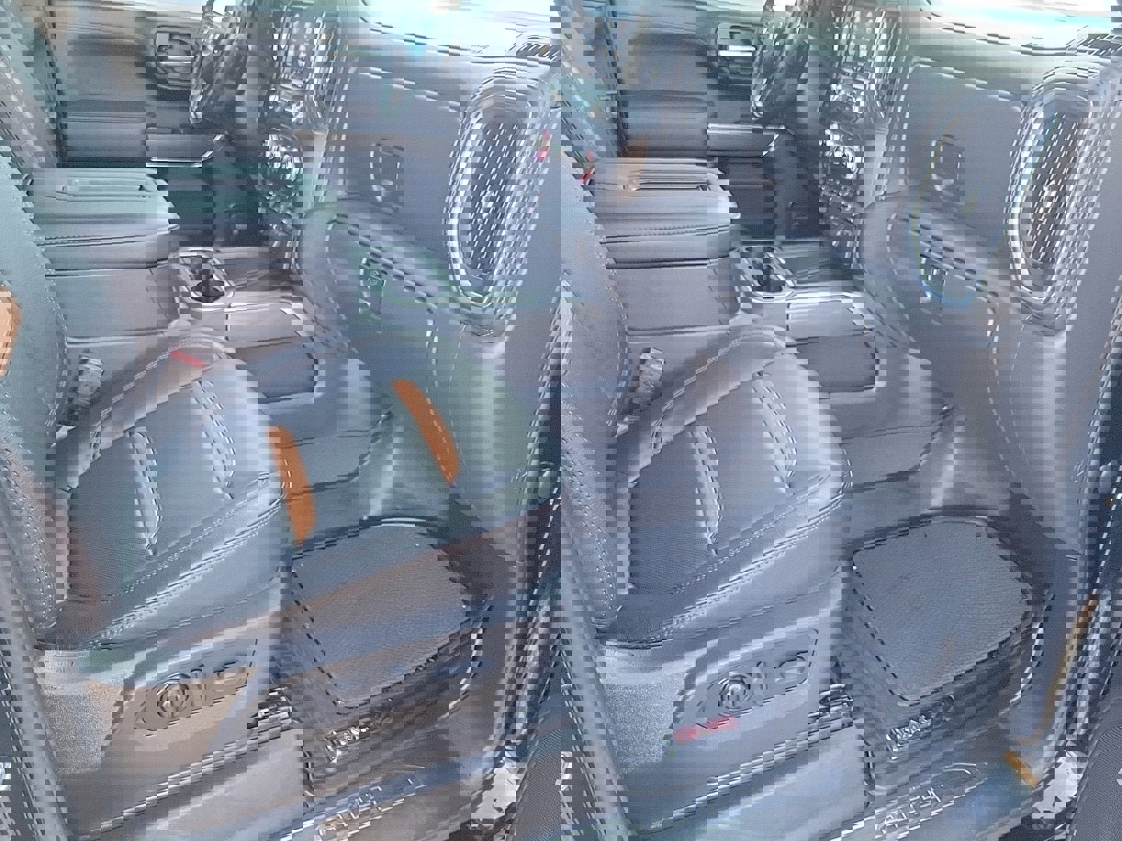 Used 2022 GMC Sierra 1500 AT4 w/ AT4 Premium Package image 14