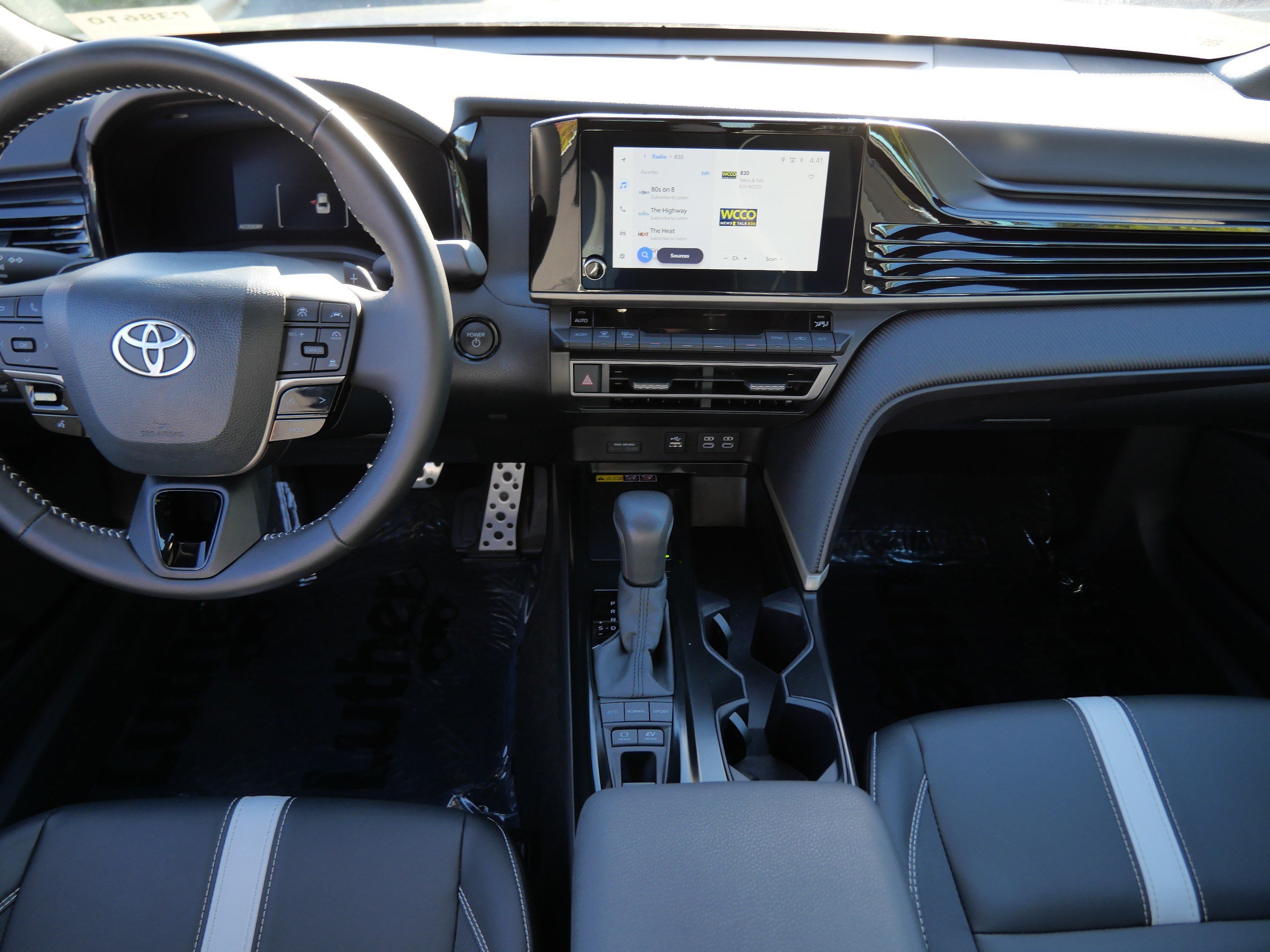 Used 2026 Toyota Camry SE FWD image 11