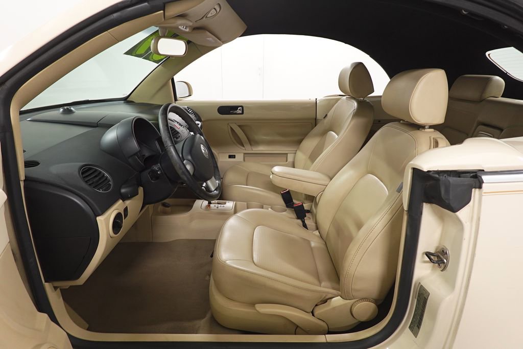 Used 2009 Volkswagen Beetle S image 8