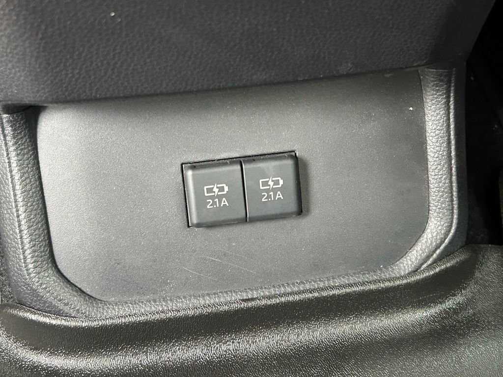 Used 2020 Toyota Highlander XLE FWD image 25