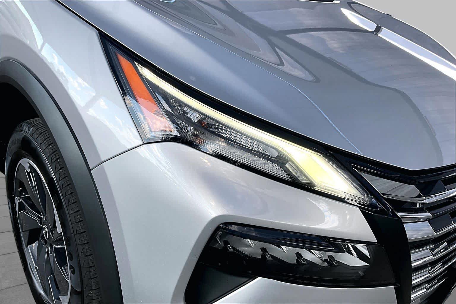 Used 2025 Nissan Rogue SV FWD image 54