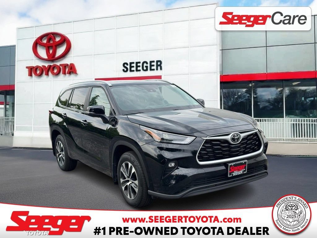 Used 2025 Toyota Highlander XLE AWD/4WD image 1