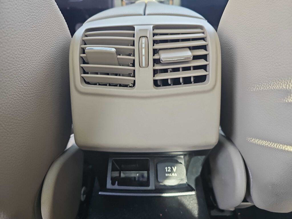 Used 2013 Mercedes-Benz E 350 4MATIC Sedan image 15