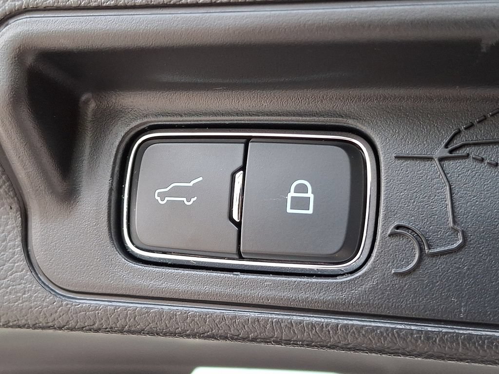 Used 2024 Ford Explorer XLT w/ Equipment Group 202A AWD/4WD image 32