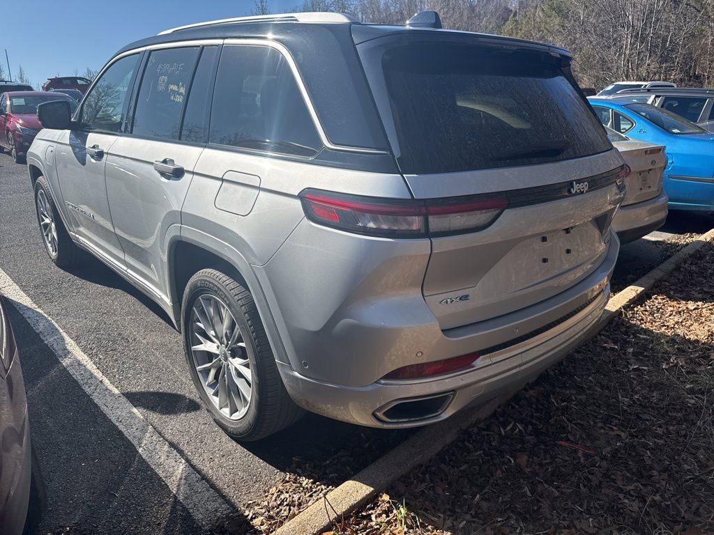 Used 2023 Jeep Grand Cherokee Summit w/ Luxury Tech Group V image 3