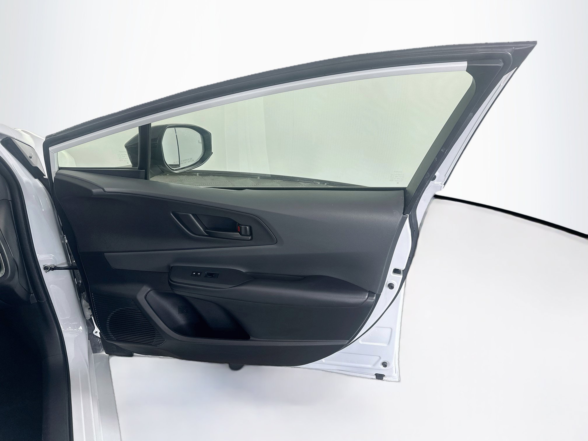 Used 2024 Toyota Prius LE FWD image 32