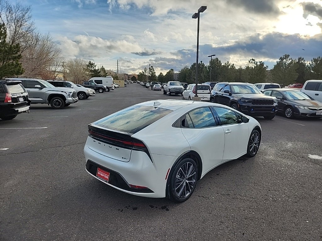 Used 2025 Toyota Prius XLE image 4