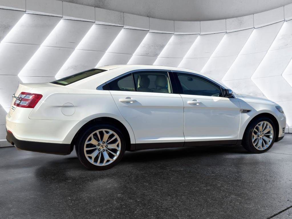Used 2018 Ford Taurus Limited image 5