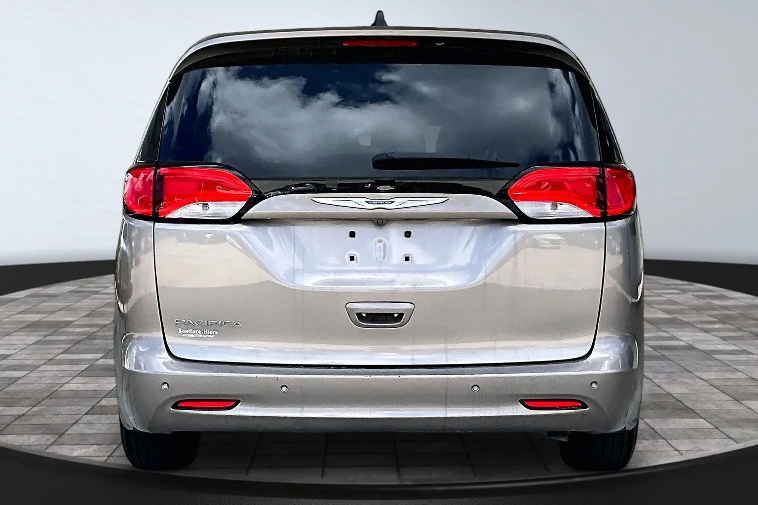 Used 2018 Chrysler Pacifica L image 5