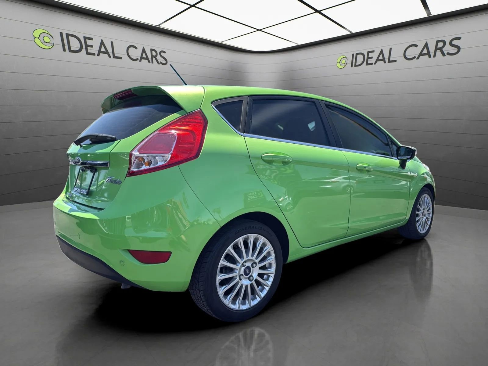 Used 2014 Ford Fiesta Titanium FWD image 5