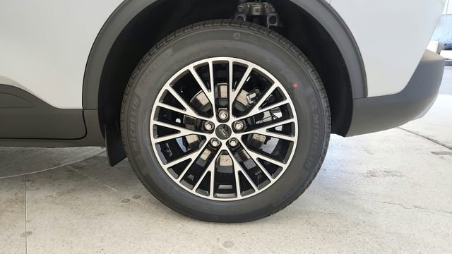New 2026 Ford Escape SE w/ Class II Trailer Tow Package image 24