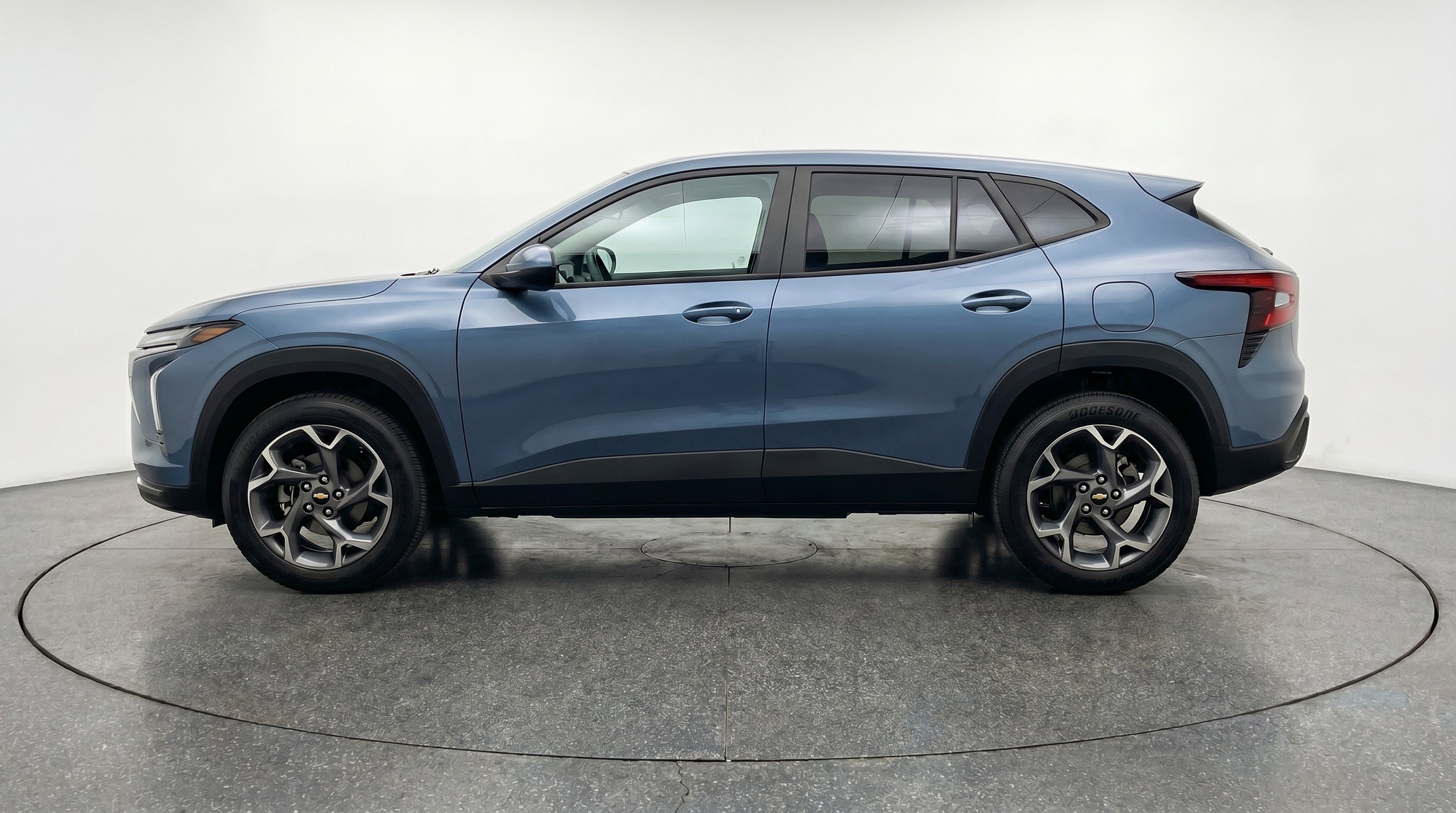Used 2025 Chevrolet Trax LT FWD image 5