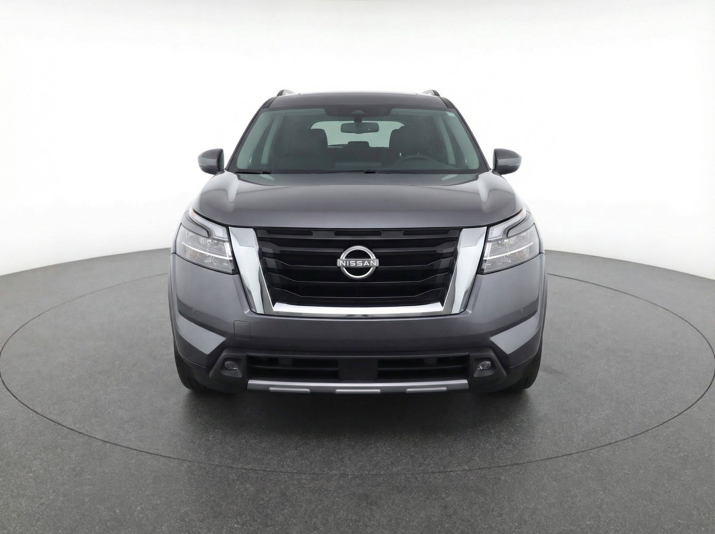 Used 2024 Nissan Pathfinder SV image 2